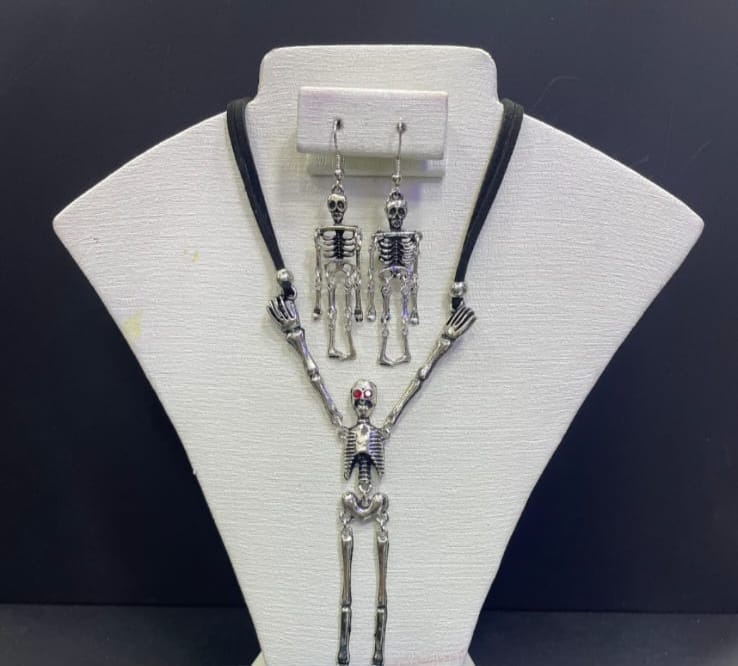 💀 Kit Esqueleto Decorativo – La Espeluznante Atracción para Tu Evento de Temporada 🎃