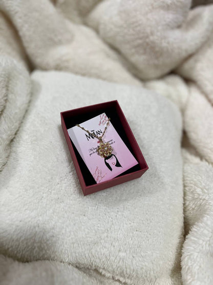 ✨ Collar Flor de Mulán – Belleza, Valentía y Poder Interior 🌸